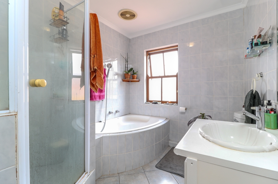To Let 2 Bedroom Property for Rent in Claremont Western Cape